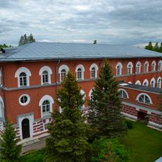 «Здание 40 практикантов» (Лисино-Корпус)