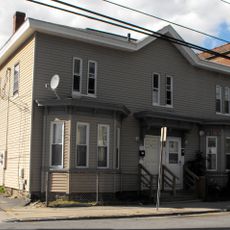 House at 113–115 Center Street