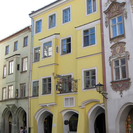 Wohn- und Geschäftshaus