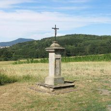 Kříž u silnice severozápadně od Blíževedel