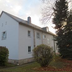 Mehrfamilienhaus in offener Bebauung Dresdner Straße 128