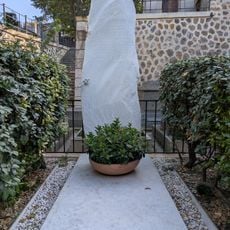 Grave of Guitry