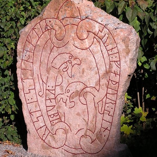 Södermanlands runinskrifter 325