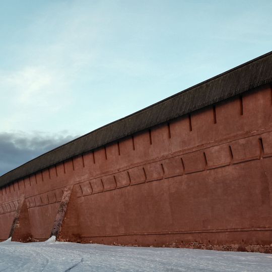 Прясло северной стены между Северо-западной наугольной башней и Прямоугольной башней