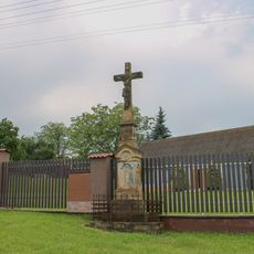 Kříž na Zavadilce vedle silnice