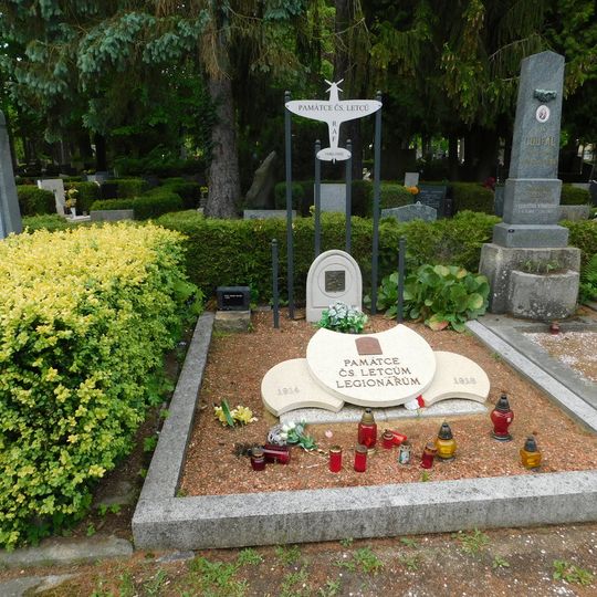 Pomník letcům na hřbitově v Jihlavě