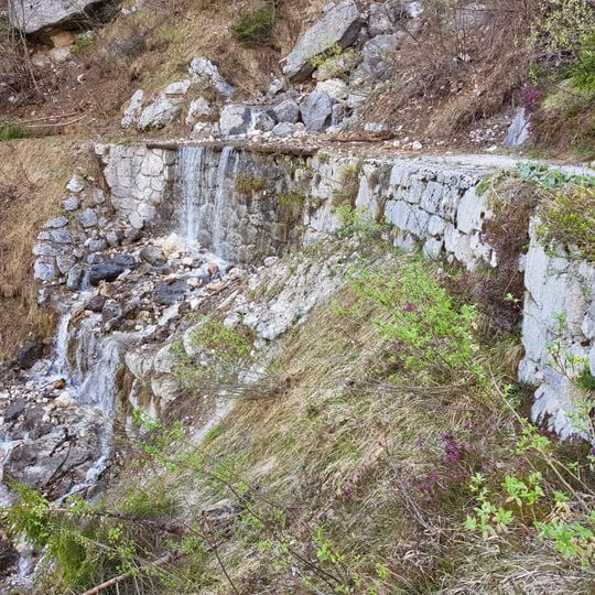 Soleleitung, Stützmauer beim Steingraben