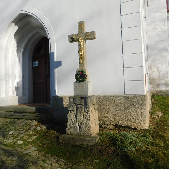 Kříž u kostela v Kamenici