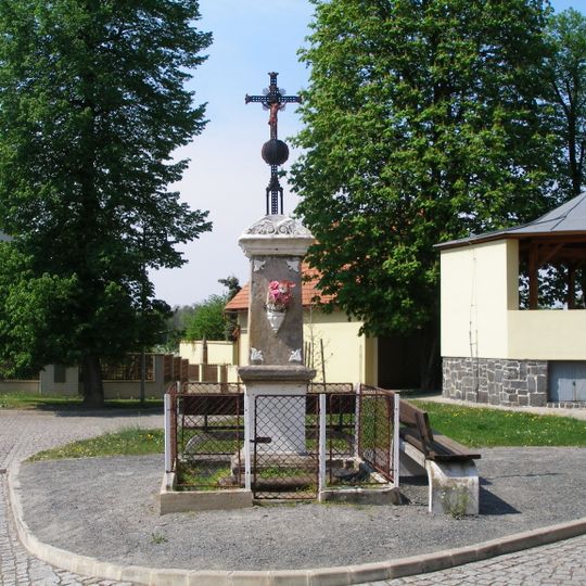 Kříž v Horově ulici v Dobříni