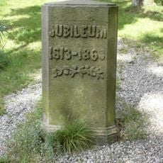 Plantagehuis: gedenkpaal