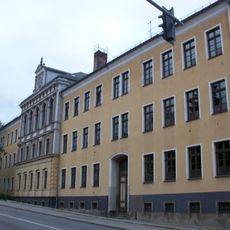 Armenschule mit Turmuhr des ehemaligen Buttermilchturmes August-Bebel-Straße 60