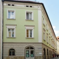 Wohn- und Geschäftshaus