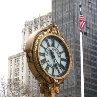 Sidewalk clock at 200 5th Avenue