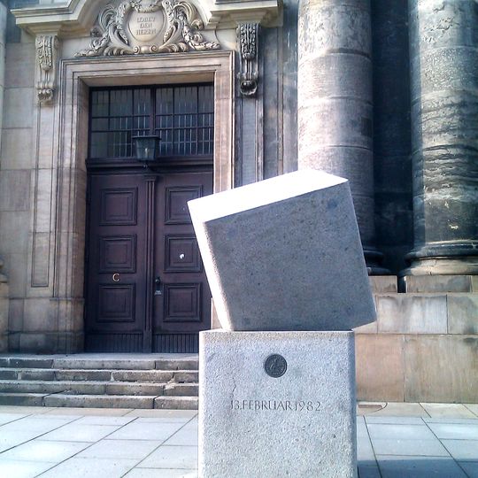 Schwerter zu Pflugscharen - Steine des Anstoßes für eine Bewegung, die das Land veränderte