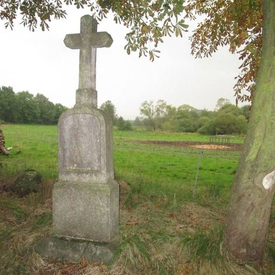 Kříž u polní cesty jižně od Kroměždic