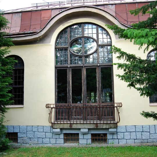 Liceum Ogólnokształcące, d. dworek myśliwski