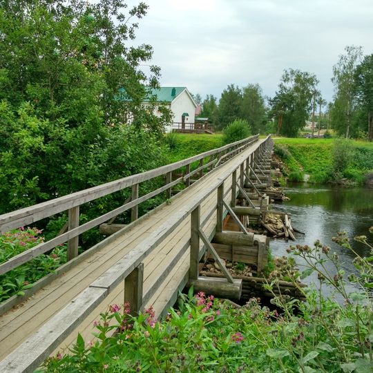Пешеходный мост через Олонку