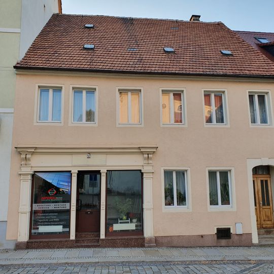 Wohnhaus mit Laden in geschlossener Bebauung Kirchstraße 3