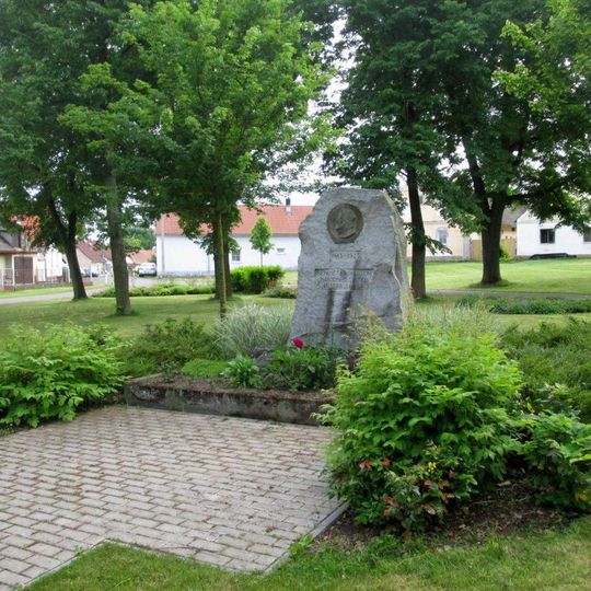 Památník v Klášteře