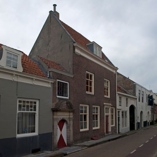 Huis met rechte lijstgevel