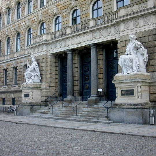 Wahrheit und Gerechtigkeit