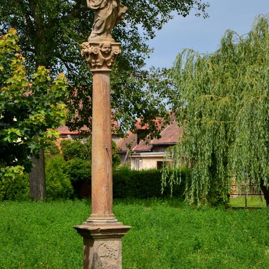 Sloup se sochou Panny Marie