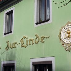 Gasthaus in Ecklage und halboffener Bebauung Dresdner Straße 38