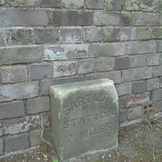 Milestone, roadside at TL5858041980