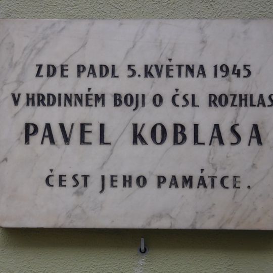 Pamětní deska Pavla Koblasy v Balbínově ulici v Praze