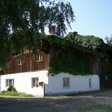 Wohnstallhaus eines Dreiseithofs mit Stadel