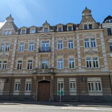 Mietshaus in geschlossener Bebauung Alexander-Puschkin-Platz 2f