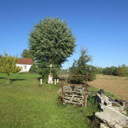 Kříž na severním okraji Radňova směrem na Harlíkov