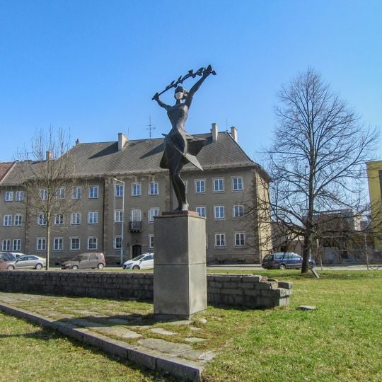 Socha Májový pozdrav v Šumperku na Masarykově náměstí