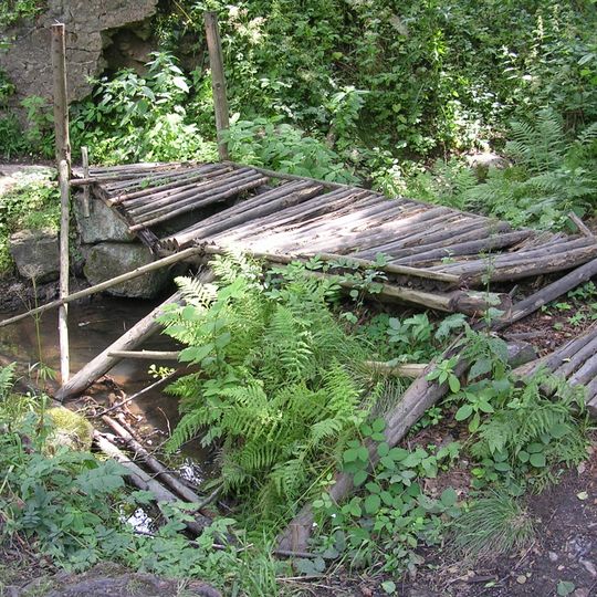 Dřevěná lávka přes Rokytku jižně od mostu silnice I/2 mezi Říčany a Tehovcem