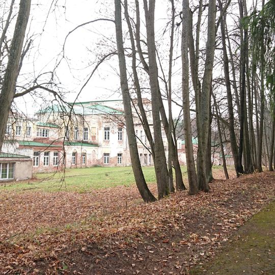 Регулярный и пейзажный парки с прудами