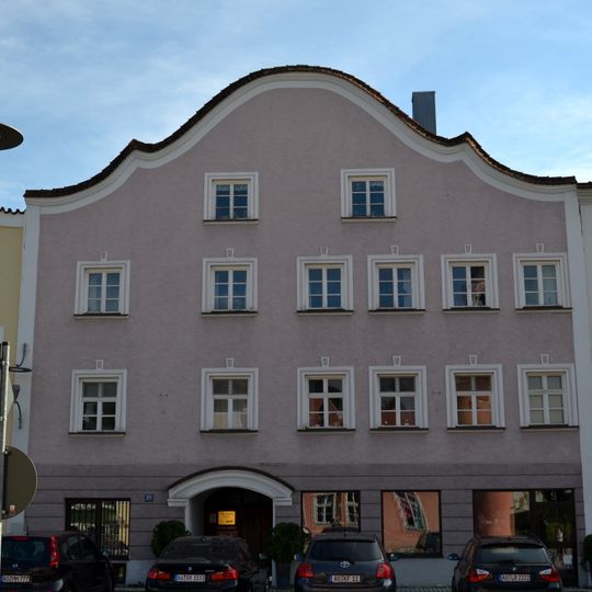 Wohn- und Geschäftshaus