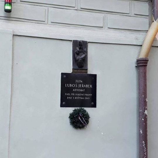 Pamětní deska JUDr. Luboše Jeřábka v Betlémské ulici v Praze