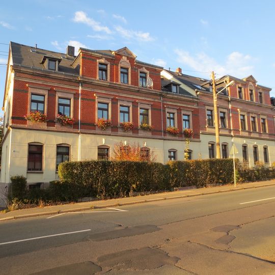Doppelmietshaus in offener Bebauung, mit Vorgarten Frankenberger Straße 233; 235