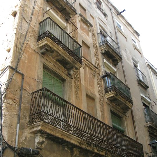 Building in carrer Sant Llorenç, 10-12