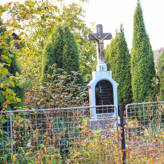 Kříž v Hněvěticích