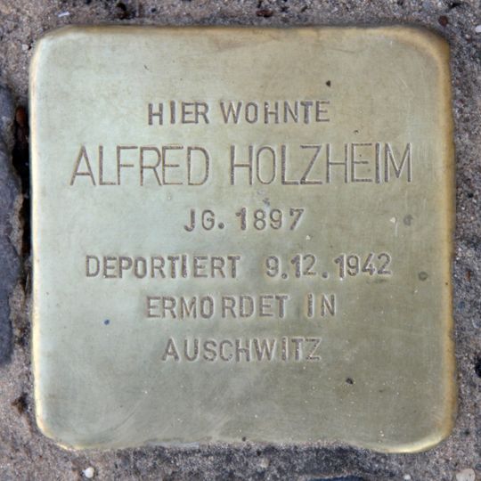 Stolperstein en memoria de Alfred Holzheim