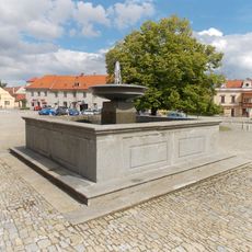 Kašna na náměstí ve Vlachově Březí