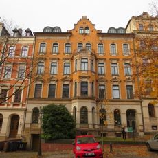 Mietshaus in geschlossener Bebauung mit Vorgarten Andréstraße 7