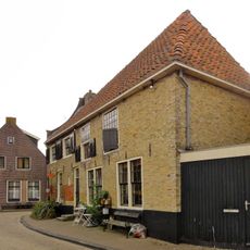 Pand dat een geheel vormt met nr. 1