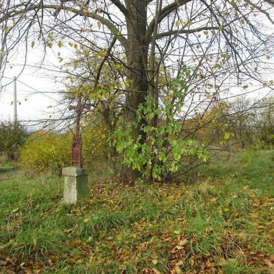 Kříž západně od Hlohové