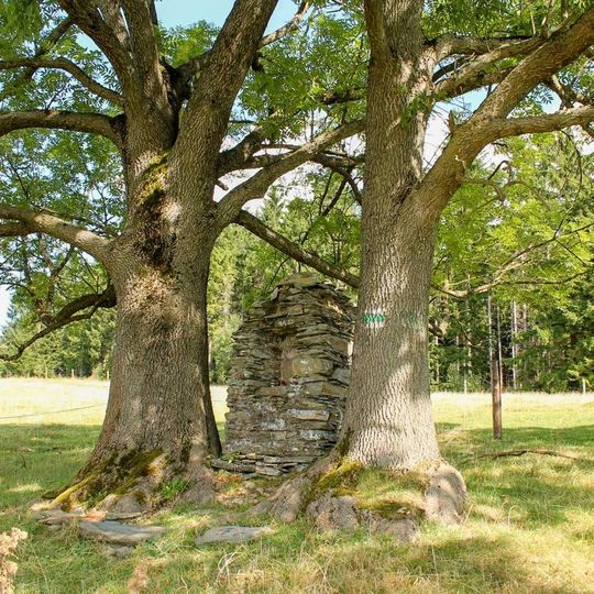 Kaplička východně od Branné u vyhlídky Přední Alojzov