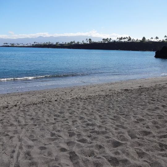 49 Black Sand Beach‎