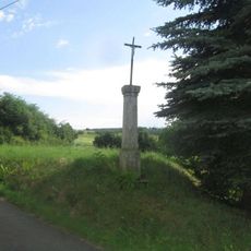 Kříž u rozcestí ve Chlumech