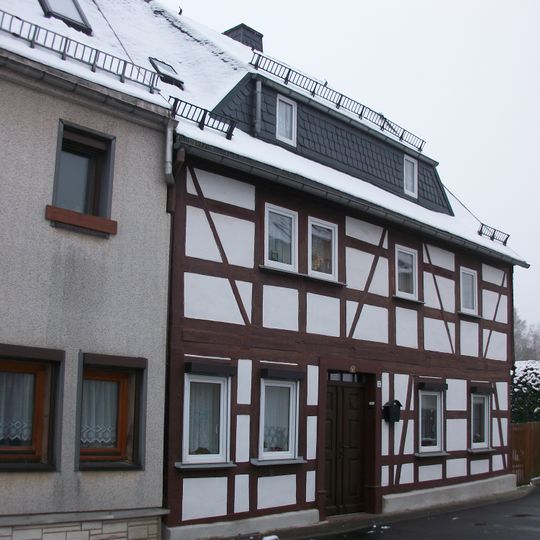 Wohnhaus in halboffener Bebauung Bachgasse 25