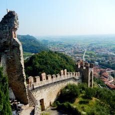 Camminamento di ronda lungo le mura scaligere